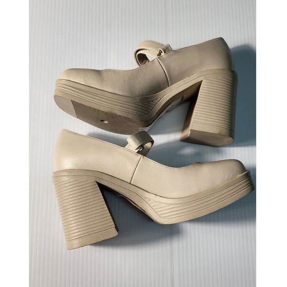 Bamboo‎ Mary Jane Pumps Chunky Heels Platform Beige Shoes SIZE 6 /36 - Picture 3 of 8